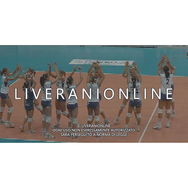 LIVORNO,26 AGOSTO 2005 VOLLEY FEMMINILE QUADRANGOLARE INTERNAZIONALE \'CITTA\' DI LIVORNO\' PARTITA ITALIA-CROAZIA NELLA FOTO: LA FORMAZIONE FOTO BIZZI-A.LIVERANI