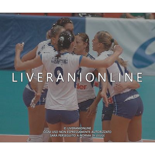 LIVORNO,26 AGOSTO 2005 VOLLEY FEMMINILE QUADRANGOLARE INTERNAZIONALE \'CITTA\' DI LIVORNO\' PARTITA ITALIA-CROAZIA NELLA FOTO: ESULTANZA PUNTO FOTO BIZZI-A.LIVERANI