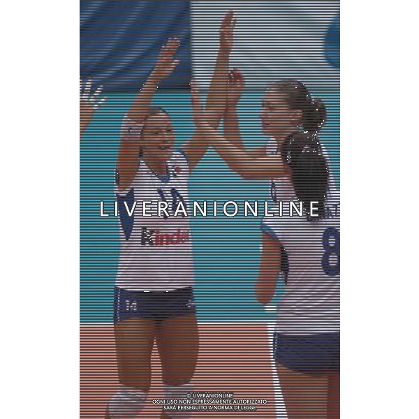 LIVORNO,26 AGOSTO 2005 VOLLEY FEMMINILE QUADRANGOLARE INTERNAZIONALE \'CITTA\' DI LIVORNO\' PARTITA ITALIA-CROAZIA NELLA FOTO: ESULTANZA PUNTO FOTO BIZZI-A.LIVERANI