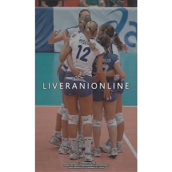 LIVORNO,26 AGOSTO 2005 VOLLEY FEMMINILE QUADRANGOLARE INTERNAZIONALE \'CITTA\' DI LIVORNO\' PARTITA ITALIA-CROAZIA NELLA FOTO: ESULTANZA PUNTO FOTO BIZZI-A.LIVERANI