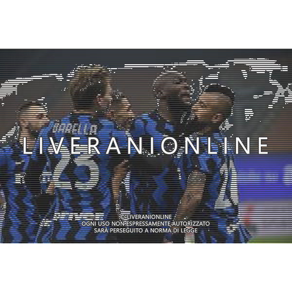 esultanza Inter dopo il gol dell\'1 a 0 di Arturo Vidal con Romelu Lukaku Inter vs Juventus Campionato Serie A TIM - 18a giornata Milano 17-01-2021 Stadio Giuseppe Meazza - San Siro foto Roberto Garavaglia/ag. Aldo Liverani sas /AGENZIA ALDO LIVERANI SAS