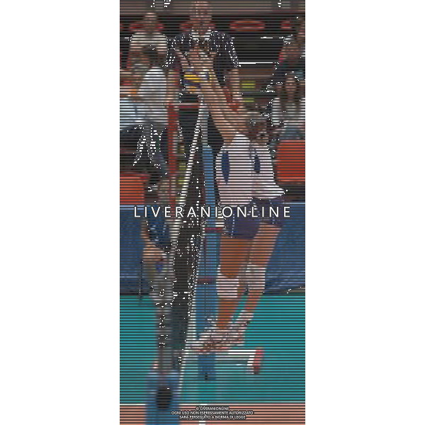 LIVORNO,26 AGOSTO 2005 VOLLEY FEMMINILE QUADRANGOLARE INTERNAZIONALE \'CITTA\' DI LIVORNO\' PARTITA ITALIA-CROAZIA NELLA FOTO: MURO ITALIA FOTO BIZZI-A.LIVERANI