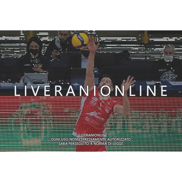 Roberto Tommasini/LM - NBV Verona vs Consar Ravenna - Volleyball Italian Serie A Men Superleague Championship 2020/2021 17 January 2021 - AGSM Forum, Verona, Italy Photo showing: Serve of Stefano Mengozzi - Consar Ravenna @LM/Roberto Tommasini AG ALDO LIVERANI SAS