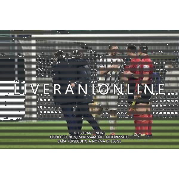 Antonio Conte allenatore Inter e Andrea Pirlo allenatore Juventus si abbracciano a fine gara Inter vs Juventus Campionato Serie A TIM - 18a giornata Milano 17-01-2021 Stadio Giuseppe Meazza - San Siro foto Roberto Garavaglia/ag. Aldo Liverani sas /AGENZIA ALDO LIVERANI SAS