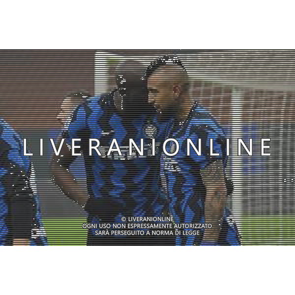 Romelu Lukaku (Inter) SX e Arturo Vidal (Inter) DX esultano dopo il gol dell’1 a 0 Inter vs Juventus Campionato Serie A TIM - 18a giornata Milano 17-01-2021 Stadio Giuseppe Meazza - San Siro foto Roberto Garavaglia/ag. Aldo Liverani sas