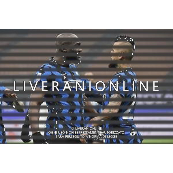 Romelu Lukaku (Inter) SX e Arturo Vidal (Inter) DX esultano dopo il gol dell’1 a 0 Inter vs Juventus Campionato Serie A TIM - 18a giornata Milano 17-01-2021 Stadio Giuseppe Meazza - San Siro foto Roberto Garavaglia/ag. Aldo Liverani sas