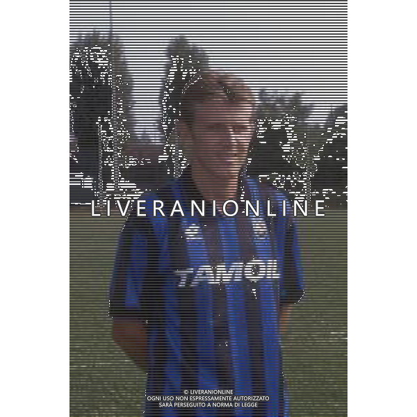 RETROSPETTIVA FRANCK SAUZEE CALCIATORE FRANCESE CON LA MAGLIA DELL\'ATALANTA NEL 1993-1994. ©Archivio DFP/AGENZIA ALDO LIVERANI SAS