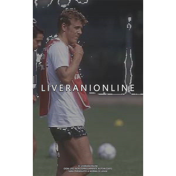 RETROSPETTIVA FRANCK SAUZEE CALCIATORE FRANCESE CON LA MAGLIA DELL\'ATALANTA NEL 1993-1994. NELLA FOTO DURANTE L\'ALLENAMENTO ©Archivio DFP/AGENZIA ALDO LIVERANI SAS