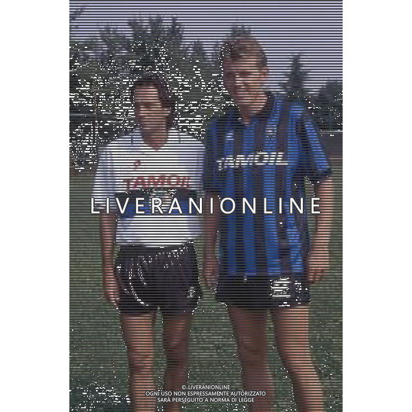 RETROSPETTIVA FRANCK SAUZEE CALCIATORE FRANCESE CON LA MAGLIA DELL\'ATALANTA NEL 1993-1994. NELLA FOTO CON L\'ALLENATORE FRANCESCO GUIDOLIN ©Archivio DFP/AGENZIA ALDO LIVERANI SAS