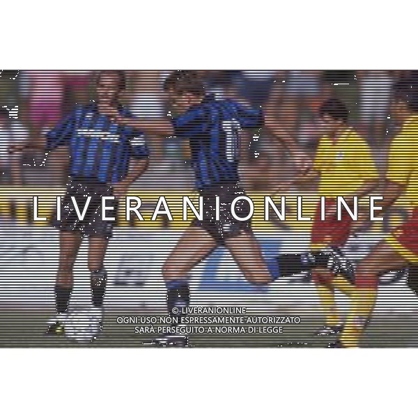 RETROSPETTIVA FRANCK SAUZEE CALCIATORE FRANCESE CON LA MAGLIA DELL\'ATALANTA NEL 1993-1994. ©Archivio DFP/AGENZIA ALDO LIVERANI SAS