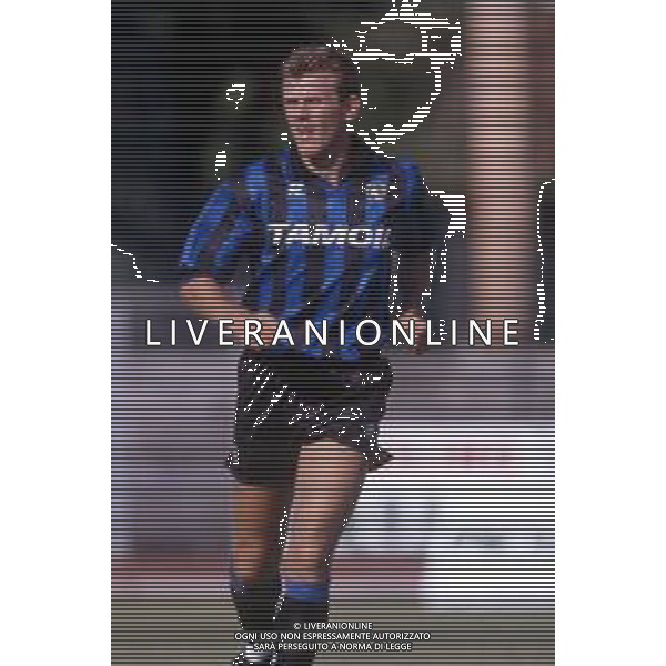 RETROSPETTIVA FRANCK SAUZEE CALCIATORE FRANCESE CON LA MAGLIA DELL\'ATALANTA NEL 1993-1994. ©Archivio DFP/AGENZIA ALDO LIVERANI SAS