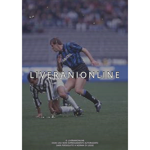 RETROSPETTIVA FRANCK SAUZEE CALCIATORE FRANCESE CON LA MAGLIA DELL\'ATALANTA NEL 1993-1994. ©Archivio DFP/AGENZIA ALDO LIVERANI SAS
