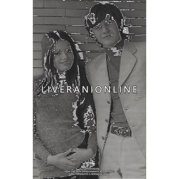 RETROSPETTIVA NADA MALANIMA CANTANTE NELLA FOTO NADA MALANIMA CON RON PSEUDONIMO DI ROSALINO CELLAMARE A ROMA NELL\'ANNO 1969 AG ALDO LIVERANI SAS