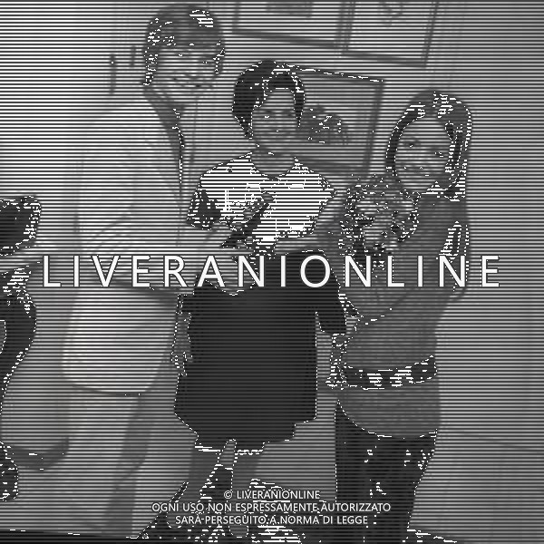 RETROSPETTIVA NADA MALANIMA CANTANTE NELLA FOTO NADA MALANIMA A ROMA CON ROSALINO CELLAMARE PSEDONIMO RON NELL\'ANNO 1970 AG ALDO LIVERANI SAS