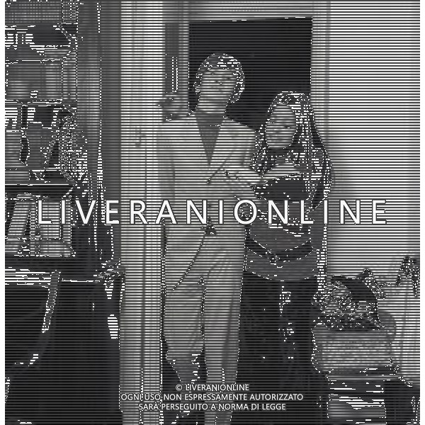 RETROSPETTIVA NADA MALANIMA CANTANTE NELLA FOTO NADA MALANIMA A ROMA CON ROSALINO CELLAMARE PSEDONIMO RON NELL\'ANNO 1970 AG ALDO LIVERANI SAS