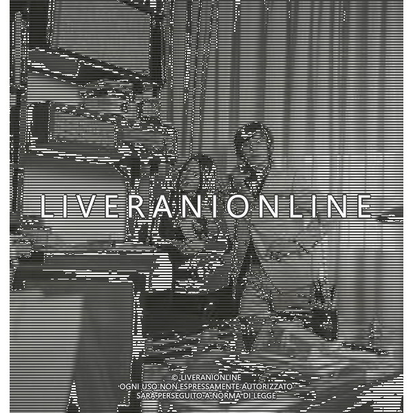RETROSPETTIVA NADA MALANIMA CANTANTE NELLA FOTO NADA MALANIMA A ROMA CON ROSALINO CELLAMARE PSEDONIMO RON NELL\'ANNO 1970 AG ALDO LIVERANI SAS