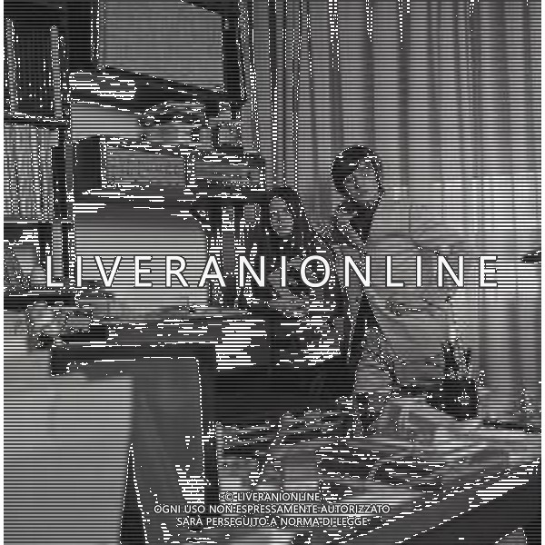 RETROSPETTIVA NADA MALANIMA CANTANTE NELLA FOTO NADA MALANIMA A ROMA CON ROSALINO CELLAMARE PSEDONIMO RON NELL\'ANNO 1970 AG ALDO LIVERANI SAS