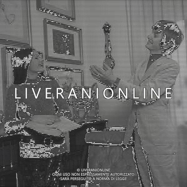 RETROSPETTIVA NADA MALANIMA CANTANTE NELLA FOTO NADA MALANIMA A ROMA CON ROSALINO CELLAMARE PSEDONIMO RON NELL\'ANNO 1970 AG ALDO LIVERANI SAS