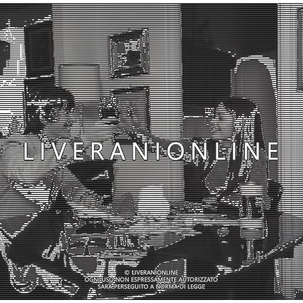 RETROSPETTIVA NADA MALANIMA CANTANTE NELLA FOTO NADA MALANIMA A ROMA CON ROSALINO CELLAMARE PSEDONIMO RON NELL\'ANNO 1970 AG ALDO LIVERANI SAS