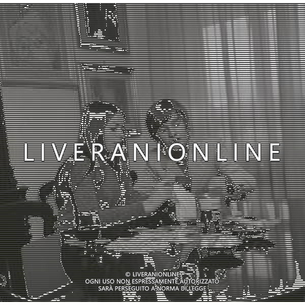 RETROSPETTIVA NADA MALANIMA CANTANTE NELLA FOTO NADA MALANIMA A ROMA CON ROSALINO CELLAMARE PSEDONIMO RON NELL\'ANNO 1970 AG ALDO LIVERANI SAS