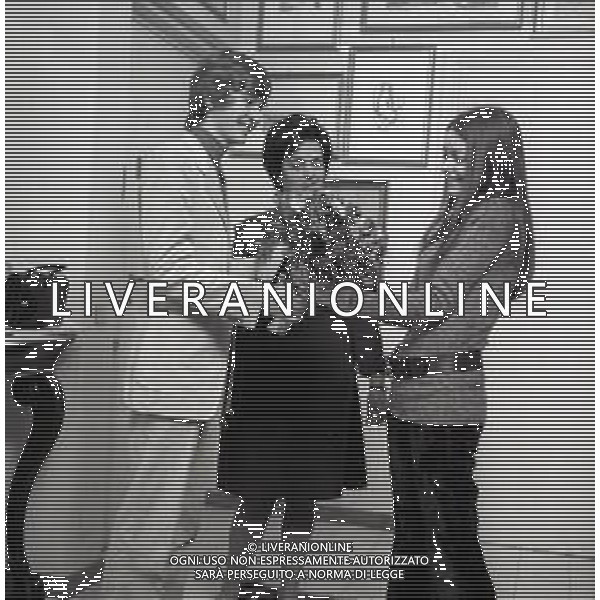 RETROSPETTIVA NADA MALANIMA CANTANTE NELLA FOTO NADA MALANIMA A ROMA CON ROSALINO CELLAMARE PSEDONIMO RON NELL\'ANNO 1970 AG ALDO LIVERANI SAS