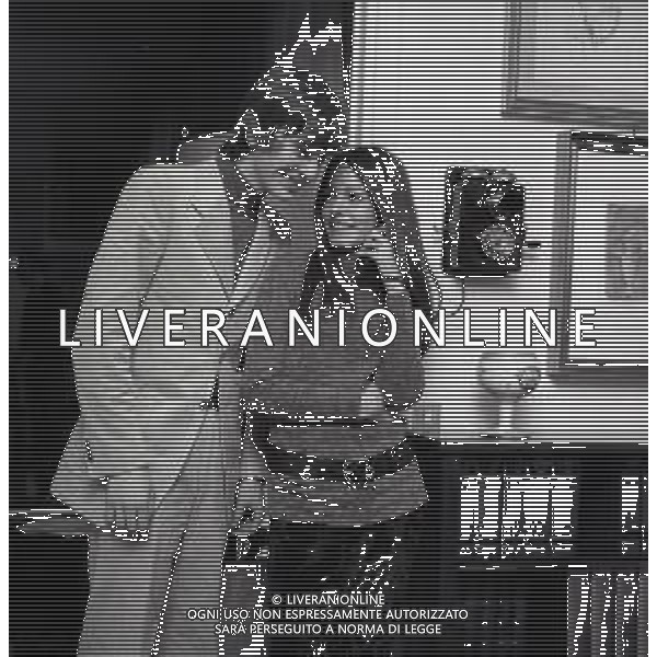 RETROSPETTIVA NADA MALANIMA CANTANTE NELLA FOTO NADA MALANIMA A ROMA CON ROSALINO CELLAMARE PSEDONIMO RON NELL\'ANNO 1970 AG ALDO LIVERANI SAS