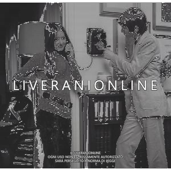 RETROSPETTIVA NADA MALANIMA CANTANTE NELLA FOTO NADA MALANIMA A ROMA CON ROSALINO CELLAMARE PSEDONIMO RON NELL\'ANNO 1970 AG ALDO LIVERANI SAS