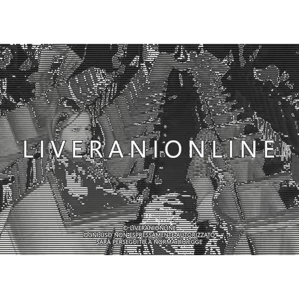 RETROSPETTIVA NADA MALANIMA CANTENTE NELLA FOTO NADA MALANIMA COI GENITORI AL FESTIVAL DI SANREMO NELL\'ANNO 1971 AG ALDO LIVERANI SAS
