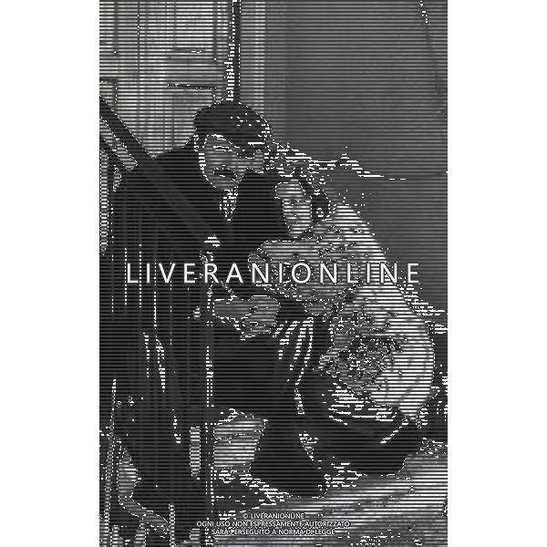 RETROSPETTIVA ROBERTO CALVI BANCHIERE NELLA FOTO ROBERTO CALVI CON LA MOGLIE CLARA NELLA CASA DI DREZZO NELL\'ANNO 1981 RIPRODUZIONI AG ALDO LIVERANI SAS