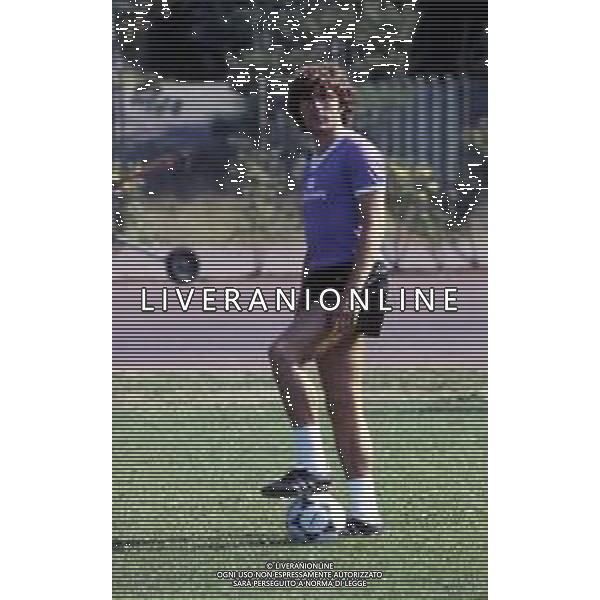RETROSPETTIVA FEDERICO ROSSI CALCIATORE - NELLA FOTO CON LA MAGLIA DELLA FIORENTINA NEL 1982-1983 DURANTE L\'ALLENAMENTO ARCHIVIO AG. ALDO LIVERANI SAS