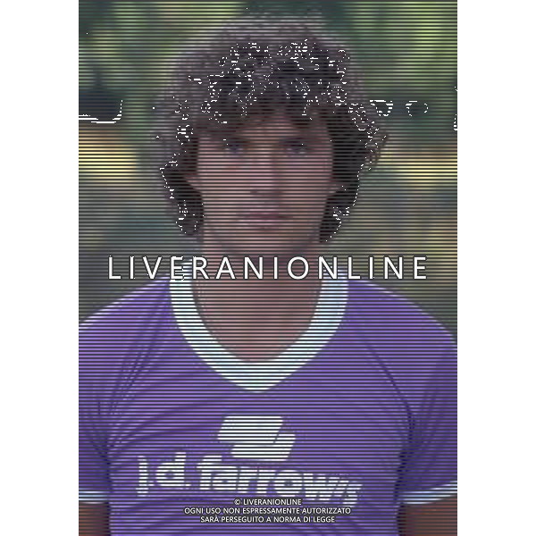 RETROSPETTIVA FEDERICO ROSSI CALCIATORE - NELLA FOTO CON LA MAGLIA DELLA FIORENTINA NEL 1982-1983 DURANTE L\'ALLENAMENTO ARCHIVIO AG. ALDO LIVERANI SAS