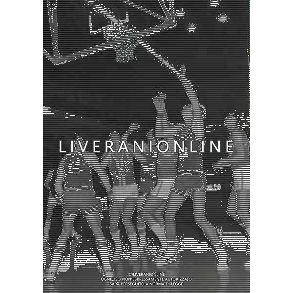 1977 MILANO CAMPIONATO DI BASKET SERIE A 1 XEROX MILANO-BRILL CAGLIARI NELLA FOTO AZIONE DI GIOCO AG ALDO LIVERANI SAS