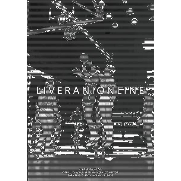 1977 MILANO CAMPIONATO DI BASKET SERIE A 1 XEROX MILANO-BRILL CAGLIARI NELLA FOTO AZIONE DI GIOCO AG ALDO LIVERANI SAS