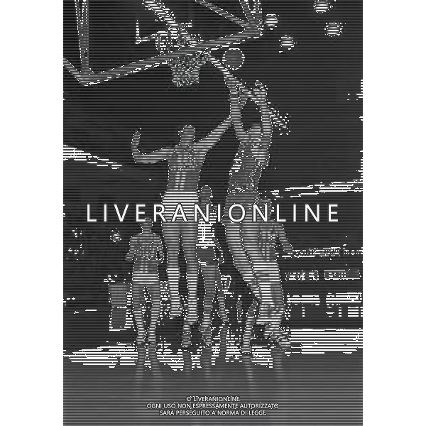 1977 MILANO CAMPIONATO DI BASKET SERIE A 1 XEROX MILANO-BRILL CAGLIARI NELLA FOTO AZIONE DI GIOCO AG ALDO LIVERANI SAS