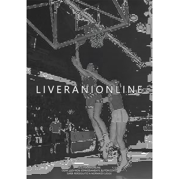 1977 MILANO CAMPIONATO DI BASKET SERIE A 1 XEROX MILANO-BRILL CAGLIARI NELLA FOTO AZIONE DI GIOCO AG ALDO LIVERANI SAS