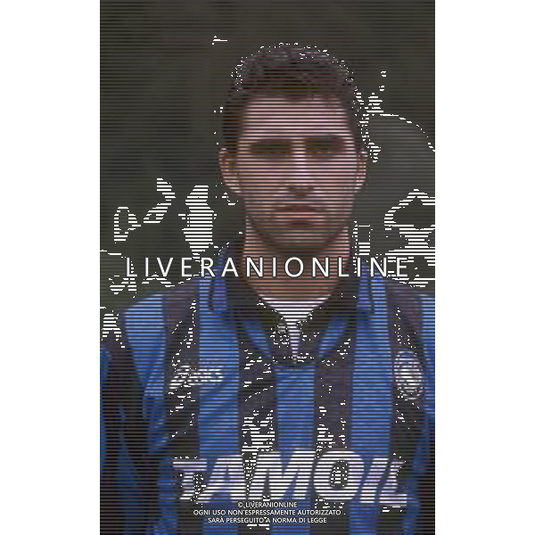 RETROSPETTIVA GIAMPAOLO SAURINI CALCIATORE NELLA FOTO CON LA MAGLIA DELL\'ATALANTA NEL 1994 ARCHIVIO AG. ALDO LIVERANI SAS