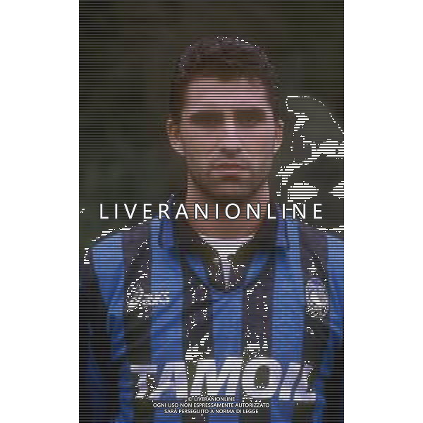 RETROSPETTIVA GIAMPAOLO SAURINI CALCIATORE NELLA FOTO CON LA MAGLIA DELL\'ATALANTA NEL 1994 ARCHIVIO AG. ALDO LIVERANI SAS
