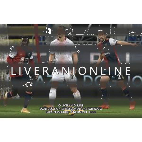 18-01-2021-CAGLIARI CALCIO-A.C. MILAN. CAMPIONATO CALCIO ITALIANO SERIE A 2020/2021. ITALIA, SARDEGNA, CAGLIARI, STADIO SARDEGNA ARENA. SALVATORE MOI/ALDO LIVERANI SAS NELLA FOTO: DUNCAN CAGLIARI, IBRAHIMOVIC ZLATAN, DIEGO GODIN CAGLIARI. ©SALVATORE MOI /AGENZIA ALDO LIVERANI SAS
