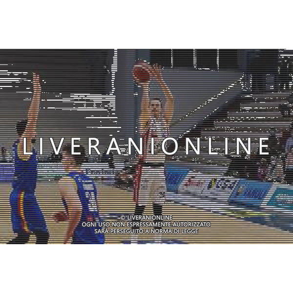 Matteo Casoni/LM - Vanoli Cremona vs A|X Armani Exchange Milano - Italian Basketball A Serie Championship 2020/2021 19 January 2021 - Palazzetto dello Sport Mario Radi, cremona, Italy Photo showing: Michael Roll (A|X Armani Exchange Milano) at throw @LM/Matteo Casoni/ AGENZIA ALDO LIVERANI SAS