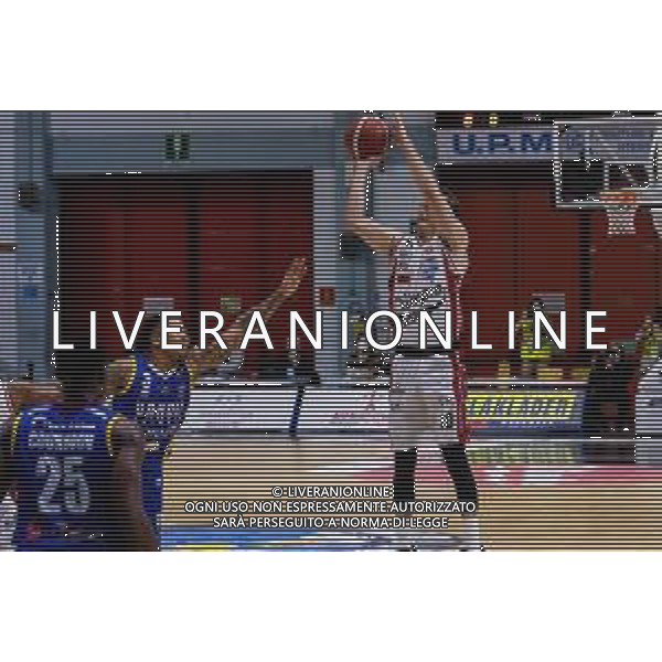 Matteo Casoni/LM - Vanoli Cremona vs A|X Armani Exchange Milano - Italian Basketball A Serie Championship 2020/2021 19 January 2021 - Palazzetto dello Sport Mario Radi, cremona, Italy Photo showing: Michael Roll (A|X Armani Exchange Milano) at throw @LM/Matteo Casoni/ AGENZIA ALDO LIVERANI SAS