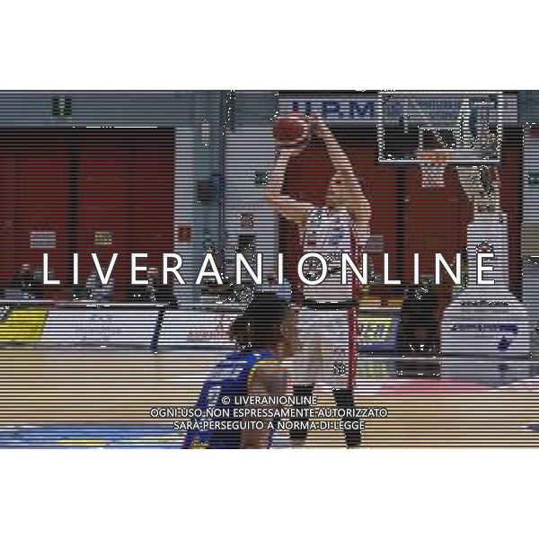 Matteo Casoni/LM - Vanoli Cremona vs A|X Armani Exchange Milano - Italian Basketball A Serie Championship 2020/2021 19 January 2021 - Palazzetto dello Sport Mario Radi, cremona, Italy Photo showing: Michael Roll (A|X Armani Exchange Milano) at throw @LM/Matteo Casoni/ AGENZIA ALDO LIVERANI SAS