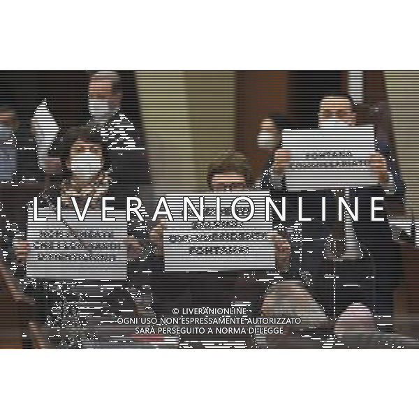 ¬© TVRG la protesta dei gruppi di opposizione Milano 19-01-2021 Seduta del consiglio regionale di Regione Lombardia foto Roberto Garavaglia/agenzia Aldo Liverani sas / AGENZIA ALDO LIVERANI SAS