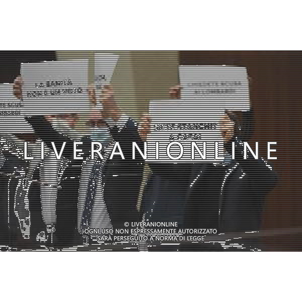 ¬© TVRG la protesta dei gruppi di opposizione Milano 19-01-2021 Seduta del consiglio regionale di Regione Lombardia foto Roberto Garavaglia/agenzia Aldo Liverani sas / AGENZIA ALDO LIVERANI SAS