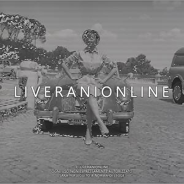 RETROSPETTIVA SANDRA MONDAINI ATTRICE NELLA FOTO SANDRA MONDAINI CON IL SUO SARTO PANCANI A ROMA NELL\'ANNO 1954 AG ALDO LIVERANI SAS