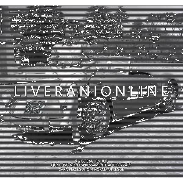 RETROSPETTIVA SANDRA MONDAINI ATTRICE NELLA FOTO SANDRA MONDAINI CON IL SUO SARTO PANCANI A ROMA NELL\'ANNO 1954 AG ALDO LIVERANI SAS