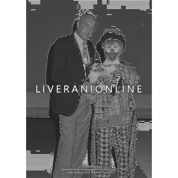 RETROSPETTIVA SANDRA MONDAINI ATTRICE NELLA FOTORAIMONDO VIANELLO CON SANDRA MONDAINI SBIRULINO A MILANO NELL\'ANNO 1982 AG ALDO LIVERANI SAS