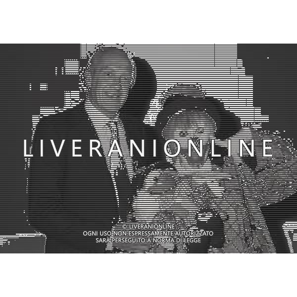 RETROSPETTIVA SANDRA MONDAINI ATTRICE NELLA FOTORAIMONDO VIANELLO CON SANDRA MONDAINI SBIRULINO A MILANO NELL\'ANNO 1982 AG ALDO LIVERANI SAS