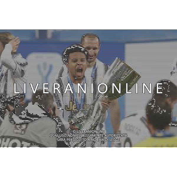 Reggio Emilia 20/01/2021 PS5 Supercoppa Italiana 2020/2021 Juventus vs Napoli - nella foto: festeggiamenti juventus per la vittoria della supercoppa Weston McKennie con il trofeo ©Claudio Zamagni/Agenzia Aldo Liverani during Italian\'s PS5 Super Cup 2020/2021 soccer match between JUVENTUS F.C and S.S.C.NAPOLI at Mapei Stadium in Reggio Emilia on January 20 2021 photo credit by Claudio Zamagni/Aldo Liverani Photo Agency/AGENZIA ALDO LIVERANI SAS