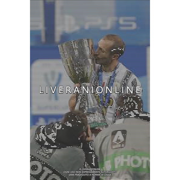 Reggio Emilia 20/01/2021 PS5 Supercoppa Italiana 2020/2021 Juventus vs Napoli - nella foto: festeggiamenti juventus per la vittoria della supercoppa Chiellini Giorgio (Juventus f.c.) bacia il trofeo ©Claudio Zamagni/Agenzia Aldo Liverani during Italian\'s PS5 Super Cup 2020/2021 soccer match between JUVENTUS F.C and S.S.C.NAPOLI at Mapei Stadium in Reggio Emilia on January 20 2021 photo credit by Claudio Zamagni/Aldo Liverani Photo Agency/AGENZIA ALDO LIVERANI SAS