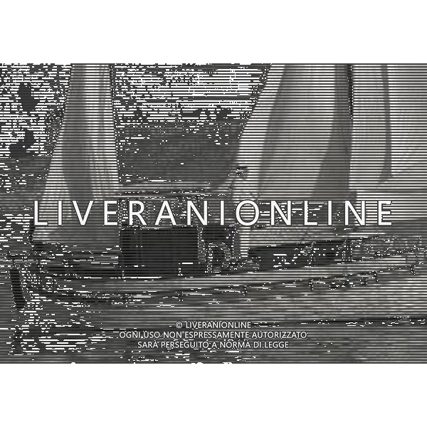 RETROSPETTIVA UGO TOGNAZZI ATTORE NELLA FOTO UGO TOGNAZZI SET DEL FILM “LA STANZA DEL VESCOVO“ NELL\'ANNO 1976 A STRESA AG ALDO LIVERANI SAS 